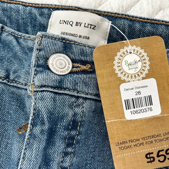 Never worn flared jeans. Size 28/7 - Picture 2 of 3